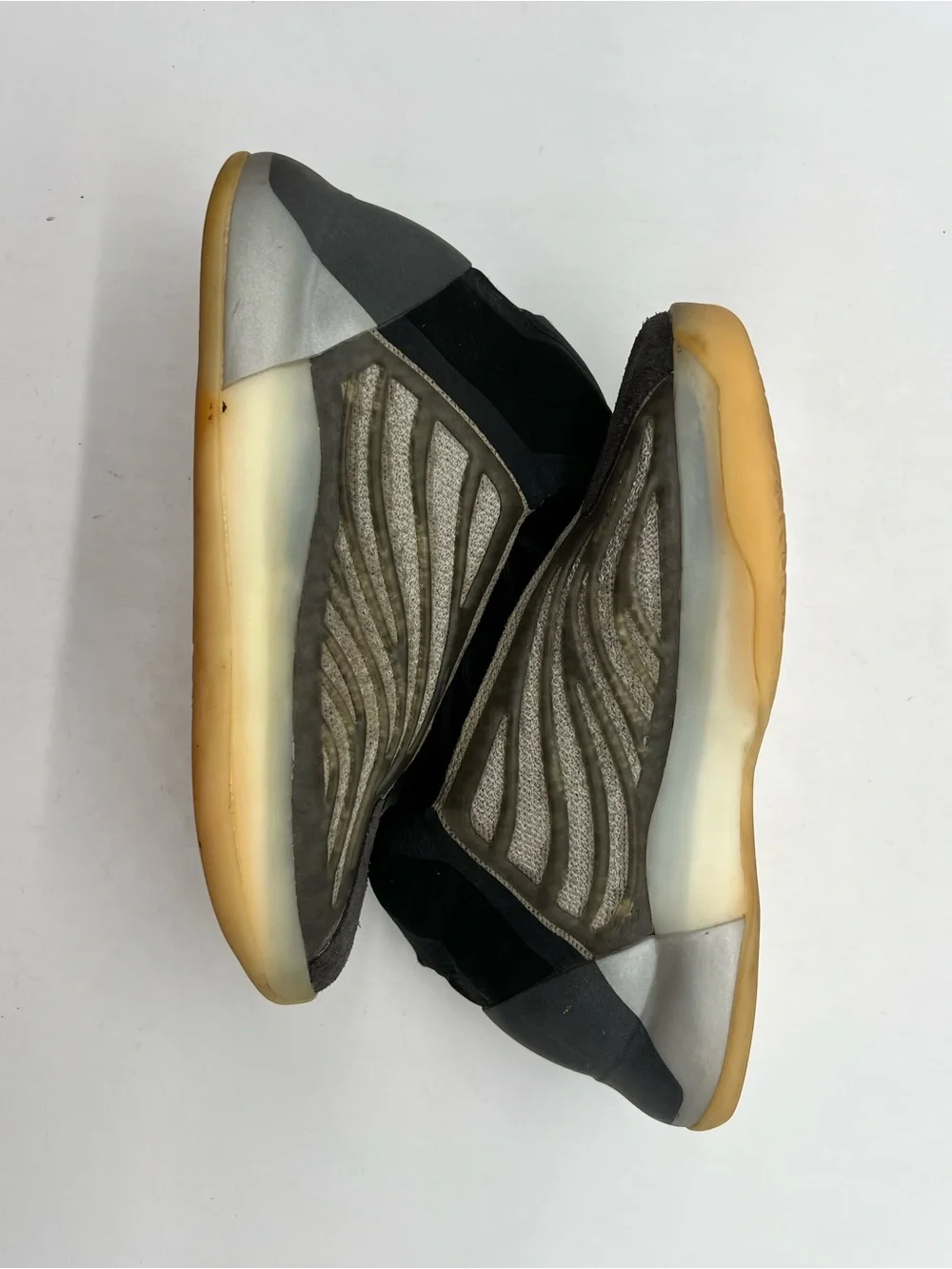 Adidas Yeezy Mens Size 6 Quantum QNTM Barium Gray Black Fashion Sneaker H68771